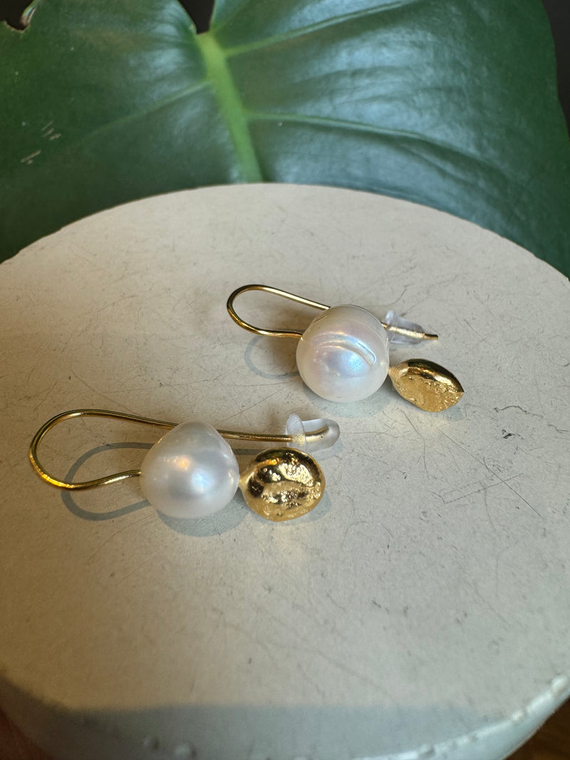 Pearl Moondot Drop Earrings Gold