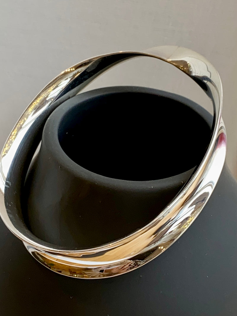 Twist Silver Bangle