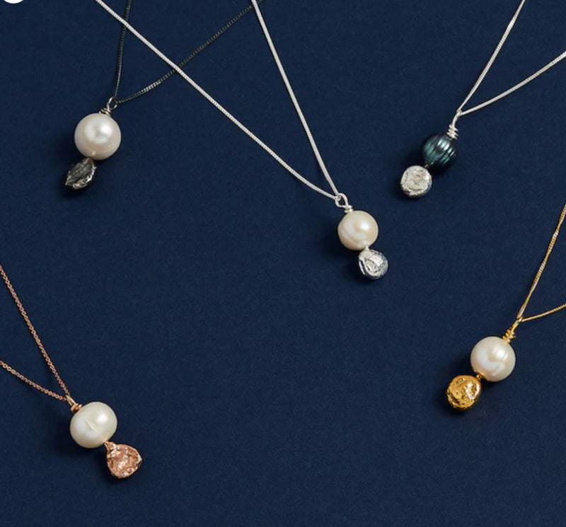 Single Moondot Pearl Necklace Gold