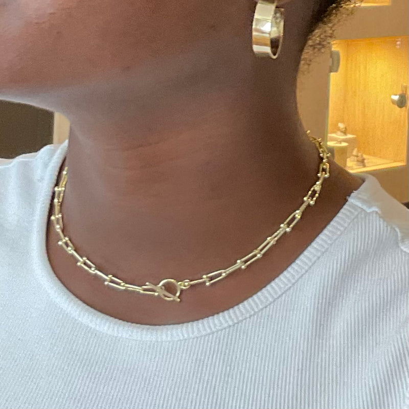 Gold chunky classic t bar choker pendant