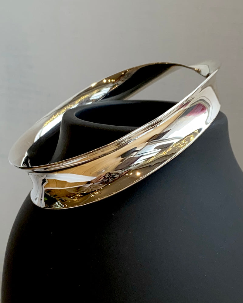 Twist Silver Bangle