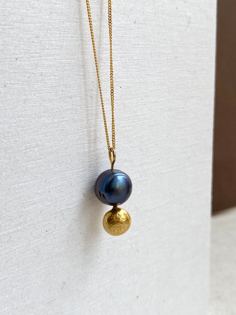 Single Moondot Peacock Pearl Necklace