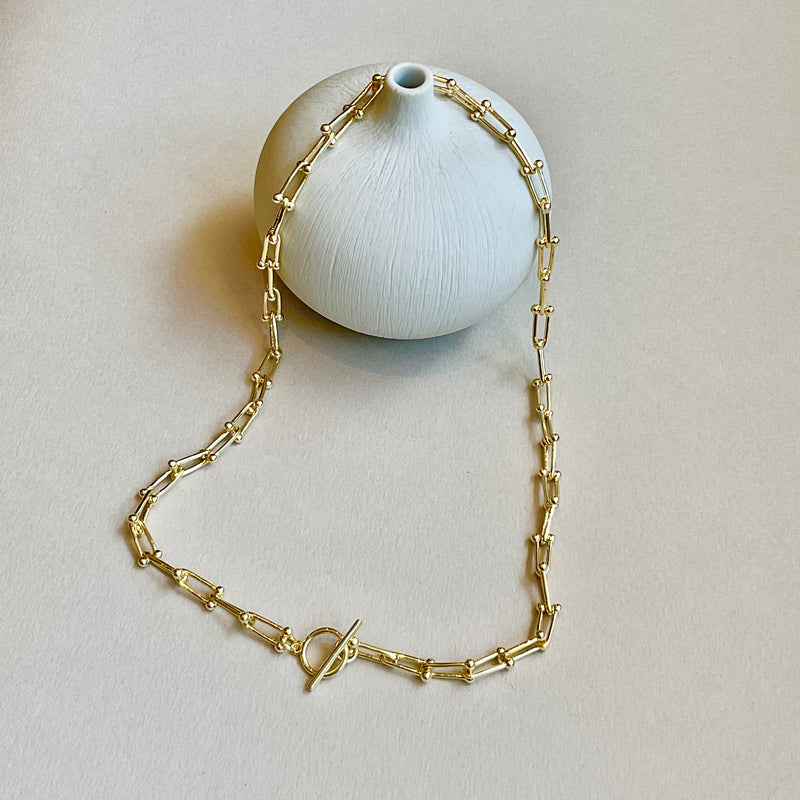 Gold chunky classic t bar choker pendant