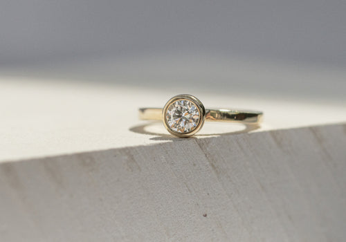 Contemporary Simple Round Solitaire with 1ct Lab Diamond