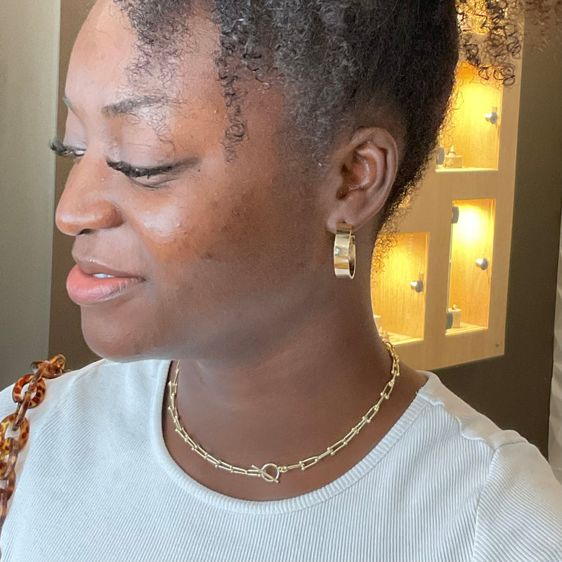 Gold chunky classic t bar choker pendant