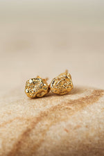 MAGMA STUDS