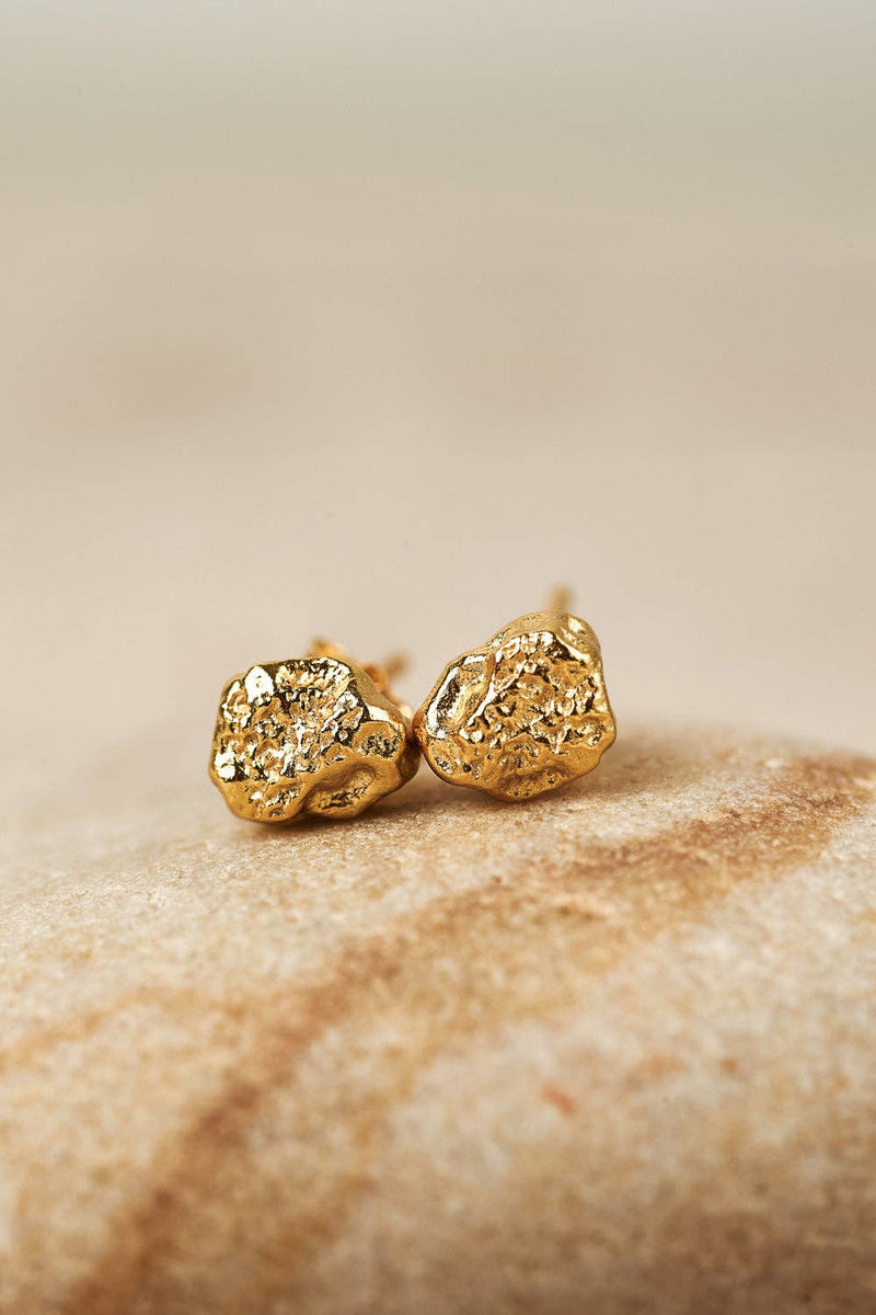 MAGMA STUDS