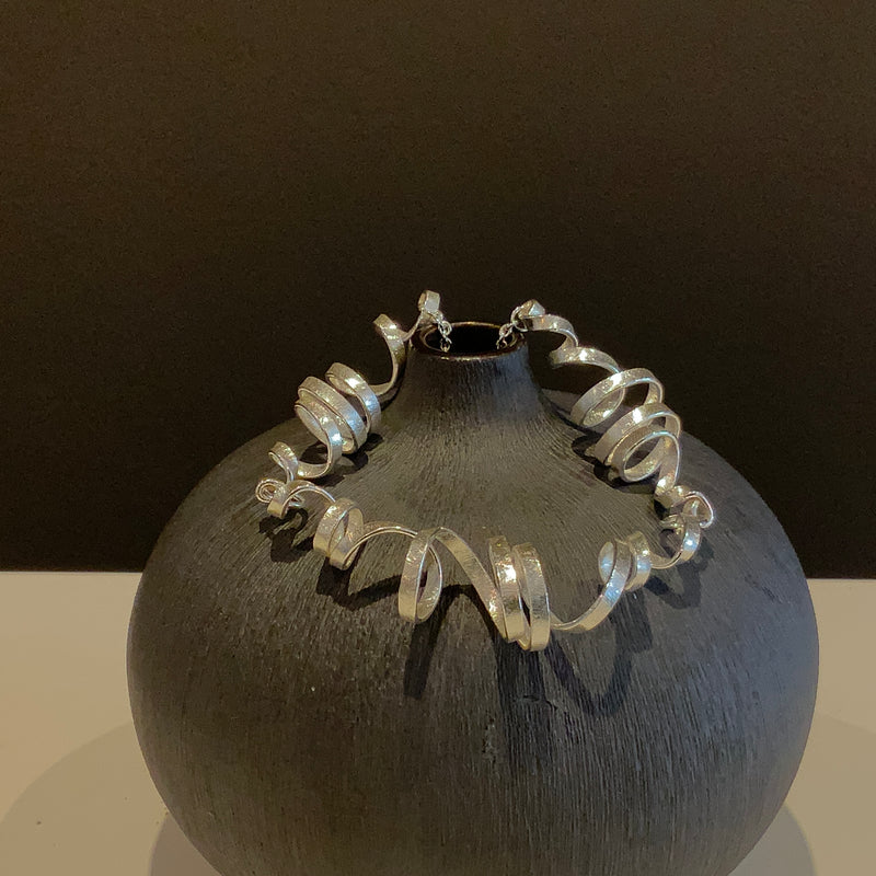 Three Spiral Spin Necklace on Trace Chain